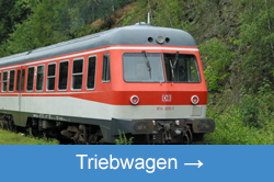 Triebwagen im Bahnhof Naila